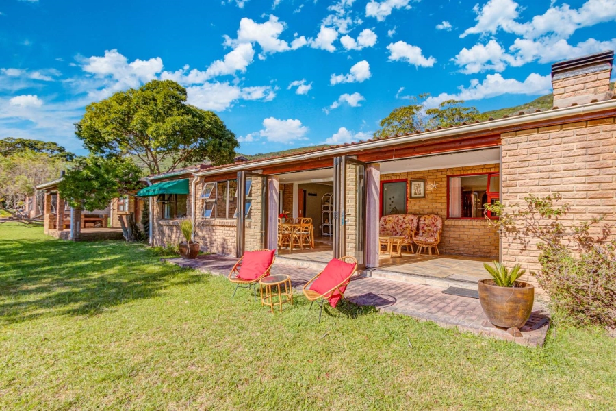 To Let 4 Bedroom Property for Rent in Brenton On Lake Western Cape